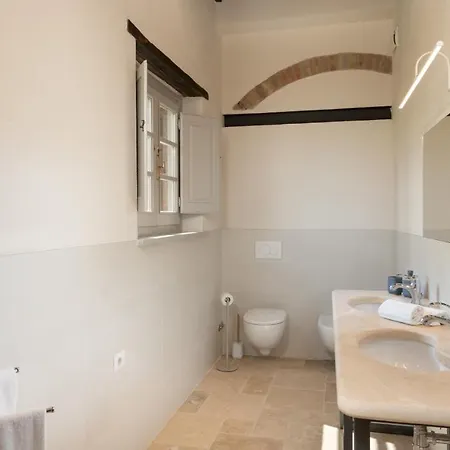 Villa Le Colombelline 12, Emma