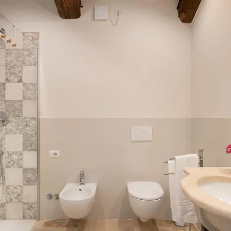 Villa Le Colombelline 12, Emma